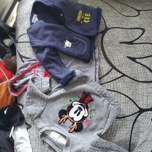 Lot of sweaters size 12 months